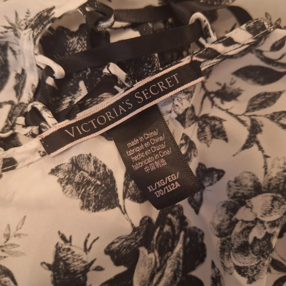 NWT Victoria's Secret Set - Picture 3 of 6